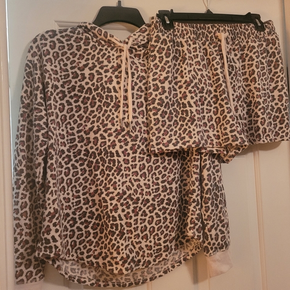 NWOT Victoria's Secret Glow Leopard Thermal Waffle Pajamas/Loungewear Set - Picture 3 of 6